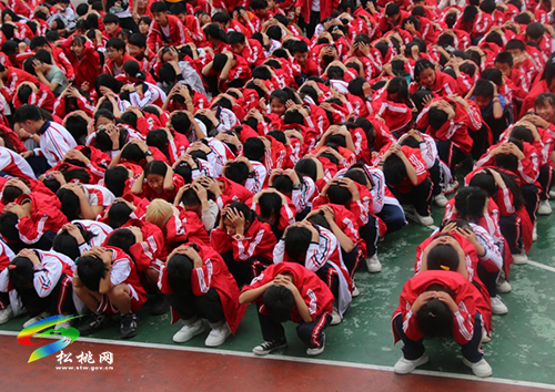 普覺(jué)鎮(zhèn)中學(xué)舉行防震減災(zāi)應(yīng)急疏散演練活動(dòng)