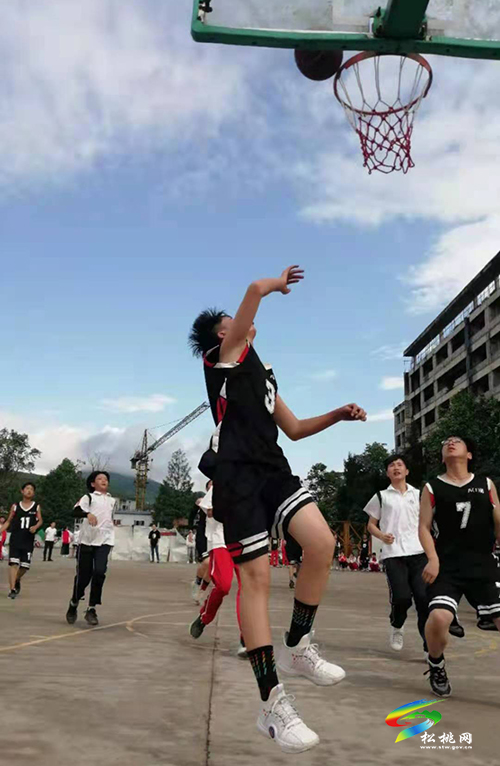 ​孟溪中學舉行第44屆趣味籃球運動會