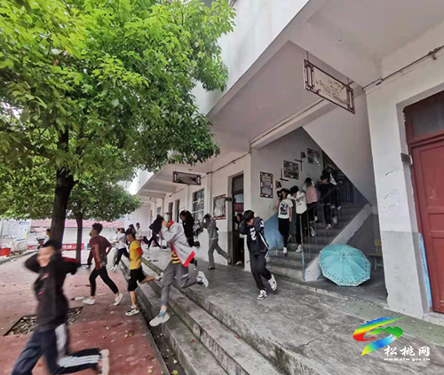 ​沙壩河鄉(xiāng)中小學(xué)開展