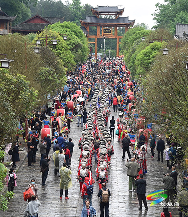 ​中國苗王城：數萬賓朋相聚，歡慶四月八