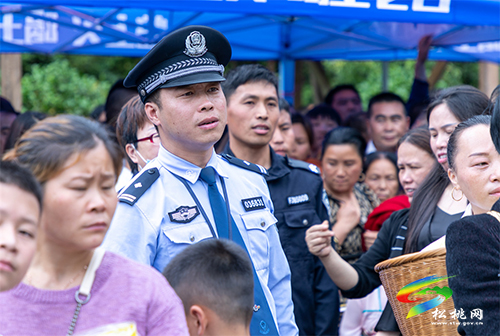 ​歡慶背后的堅守——松桃公安全力護航苗族四月八