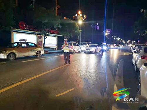 ​松桃交警大隊持續(xù)開展夜查統(tǒng)一行動