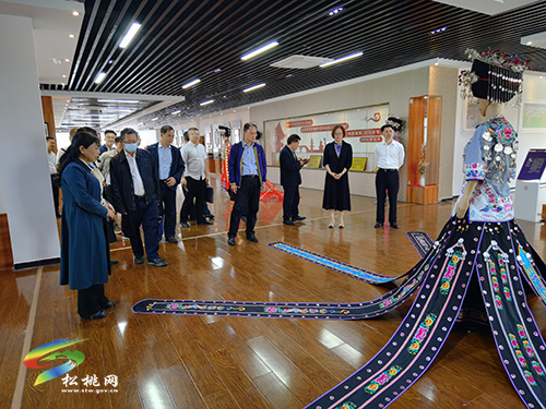 ​東莞市教育局到松桃開展教育協(xié)作考察