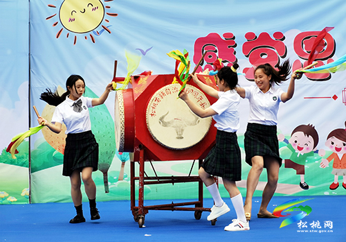鴻合偉才幼兒園慶“六·一”感黨恩
