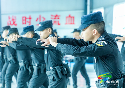 【奮斗百年路 啟航新征程】松桃公安：開展警械實(shí)戰(zhàn)訓(xùn)練鍛造過硬公安鐵軍