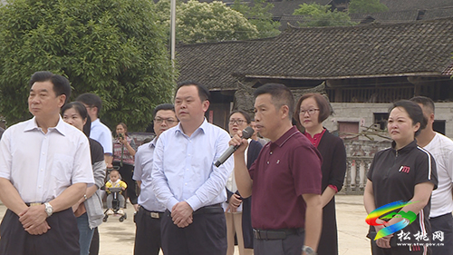 陳代文一行來松桃調(diào)研少數(shù)民族特色村寨保護(hù)與發(fā)展情況