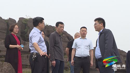 陳代文一行來松桃調(diào)研少數(shù)民族特色村寨保護(hù)與發(fā)展情況