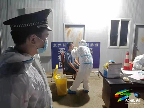 松桃社防組督導(dǎo)轄區(qū)“一場三站”新冠肺炎疫情常態(tài)化防控工作