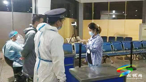 松桃社防組督導(dǎo)轄區(qū)“一場三站”新冠肺炎疫情常態(tài)化防控工作