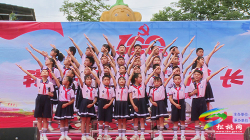【奮斗百年路 啟航新征程】黃板鎮(zhèn)幼兒園舉辦“我在國旗下成長”喜迎建黨百年文藝匯演