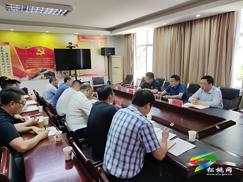 龍群躍調(diào)研全縣政法隊伍教育整頓工作