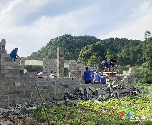 孟溪鎮(zhèn)：依法強(qiáng)制拆除違規(guī)占用耕地建房一處