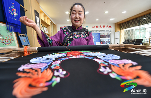 松桃巴狄雄薩滾、松桃苗繡入選國家級(jí)非遺