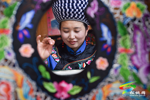 松桃：傳承苗繡技藝　弘揚(yáng)傳統(tǒng)文化