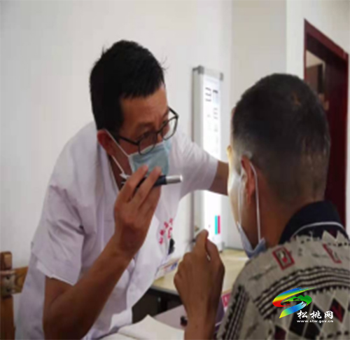 【奮斗百年路　啟航新征程】​松桃民族中醫(yī)院到福利園開展健康義診活動