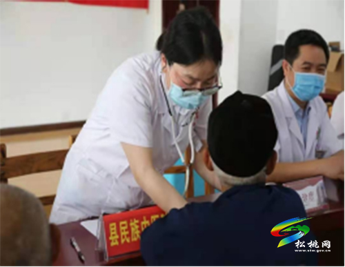 【奮斗百年路　啟航新征程】​松桃民族中醫(yī)院到福利園開展健康義診活動