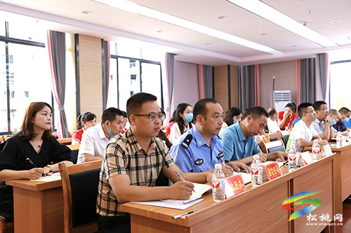 松桃實驗幼兒園申創(chuàng)省級示范幼兒園第二次評估工作匯報會召開