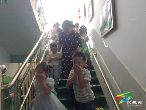 孟溪幼兒園開展消防應(yīng)急疏散演練