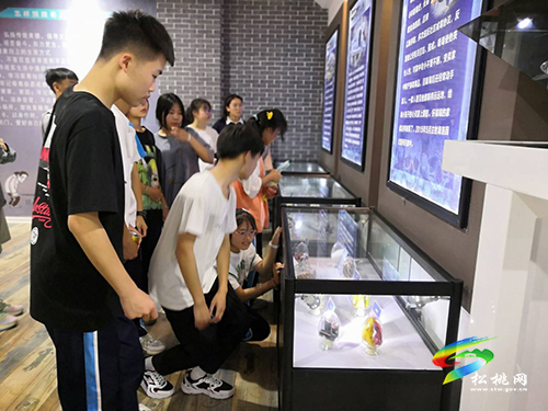迓駕鎮(zhèn)中學(xué)組織學(xué)生參觀縣禁毒教育基地