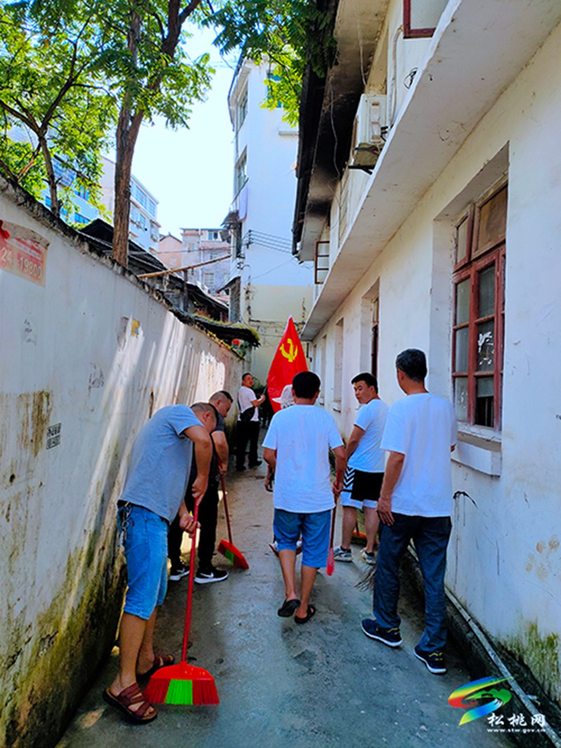 【我為群眾辦實(shí)事】】蓼皋街道開展“黨旗在基層一線高高飄揚(yáng)”環(huán)境衛(wèi)生整治志愿服務(wù)活動(dòng)