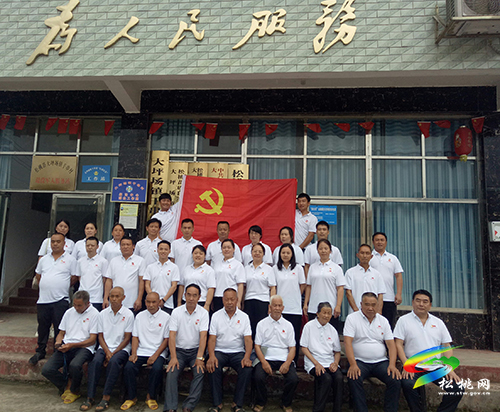 【奮斗百年路　啟航新征程】松桃第三完小與大坪場(chǎng)鎮(zhèn)干串村黨支部開展慶祝建黨100周年“七一”聯(lián)建活動(dòng)