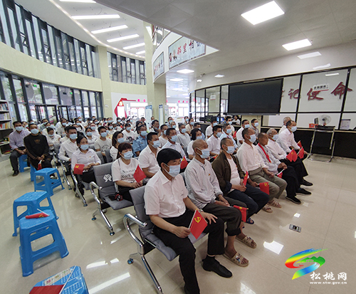 松桃苗族自治縣社會(huì)各界收聽收看中國共產(chǎn)黨成立100周年大會(huì)
