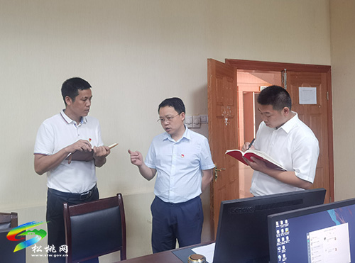 楊昌海到縣委黨史學(xué)習(xí)教育領(lǐng)導(dǎo)小組辦公室調(diào)研指導(dǎo)