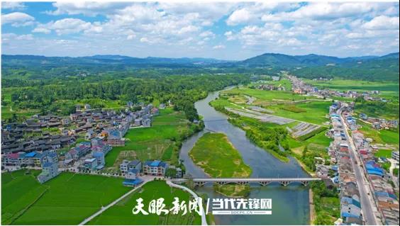 《貴州日?qǐng)?bào)》刊登乾興平文章：共同構(gòu)建人與自然生命共同體
