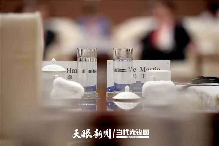 《貴州日?qǐng)?bào)》刊登乾興平文章:共同構(gòu)建人與自然生命共同體