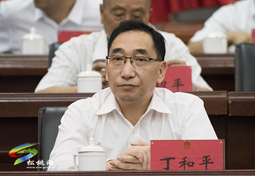 松桃苗族自治縣第十六屆人民代表大會第六次會議開幕