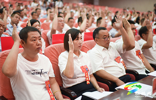 松桃苗族自治縣第十六屆人民代表大會第六次會議開幕