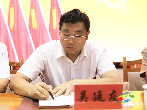 宣布松桃苗族自治縣人民武裝部黨委第一書記龍群躍同志任職大會召開