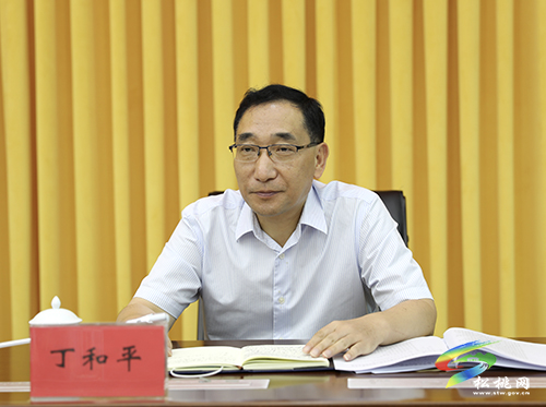 中共松桃苗族自治縣委2021年第22次常委會(huì)召開