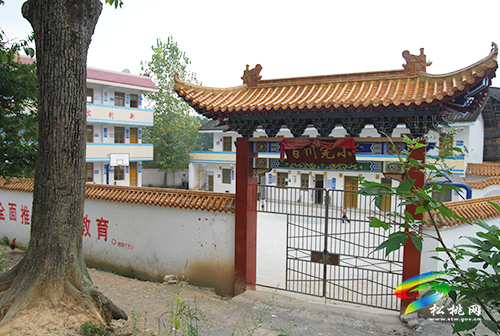 從苗鄉(xiāng)走出的驕子——?dú)W百川