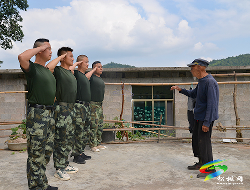 松桃退役軍人志愿服務(wù)隊走訪慰問抗日老戰(zhàn)士