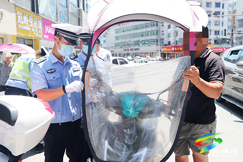 松桃交警大隊(duì):讓文明交通建設(shè)成果惠及廣大市民