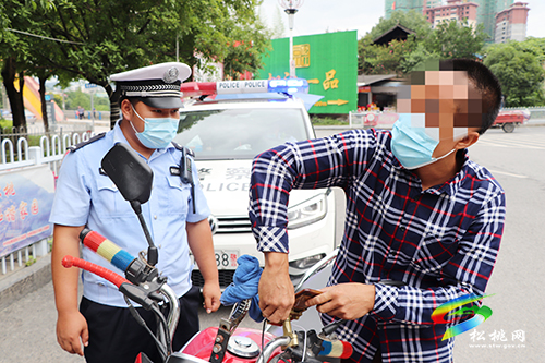 松桃交警大隊從嚴治理摩托車、電動摩托車不松勁
