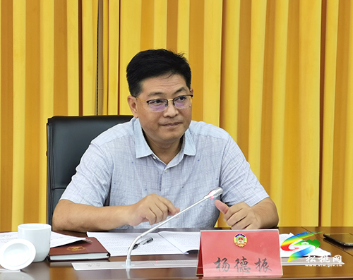 市政協(xié)一行到松桃調(diào)研機(jī)關(guān)事業(yè)單位參保職工“先診療后付費(fèi)”改革工作