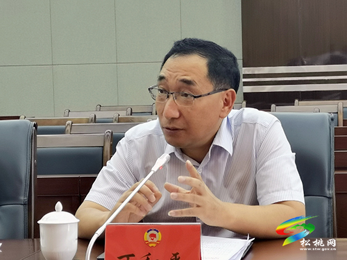 市政協(xié)一行到松桃調(diào)研機(jī)關(guān)事業(yè)單位參保職工“先診療后付費(fèi)”改革工作