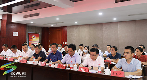 省生態(tài)移民局黨組成員、副局長張珍強一行來松調(diào)研工作座談會召開