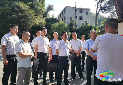 丁廷權(quán)帶隊到松桃開展全省市域社會治理現(xiàn)代化試點中期評估及“一中心一張網(wǎng)十聯(lián)戶”工作督查