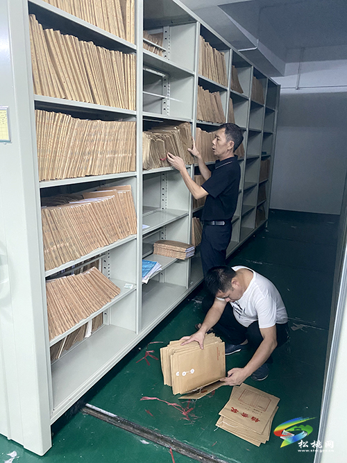 松桃檔案館圓滿完成館藏檔案清庫工作