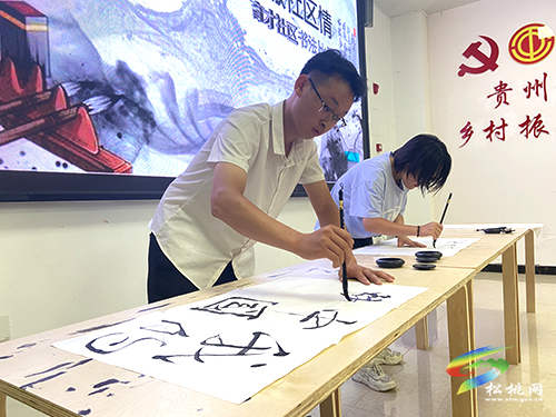 松桃團縣委舉辦“書寫中國夢·墨撒社區(qū)情”書法比賽活動