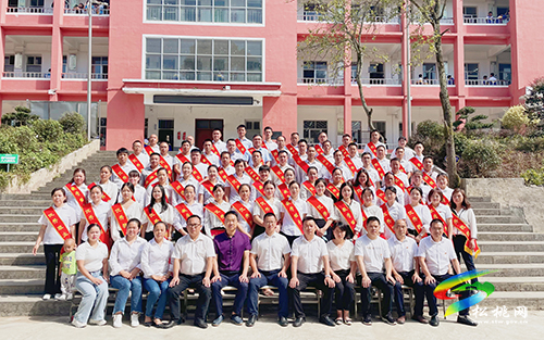 盤信鎮(zhèn)舉行第37個(gè)教師節(jié)表?yè)P(yáng)大會(huì)