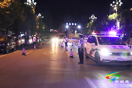 松桃交警開展夜查行動查獲酒駕8起