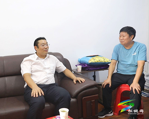 吳廷友開展教師節(jié)慰問活動
