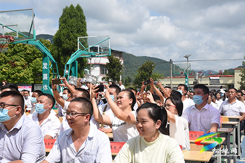 賡續(xù)百年初心 擔(dān)當(dāng)育人使命——黃板鎮(zhèn)舉辦系列活動(dòng)熱烈慶祝第37個(gè)教師節(jié)
