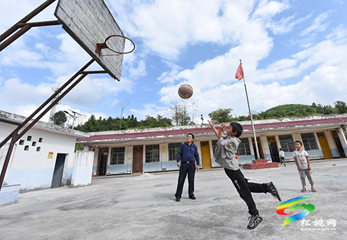 唐書淵：扎根邊遠(yuǎn)山區(qū)的山村老師