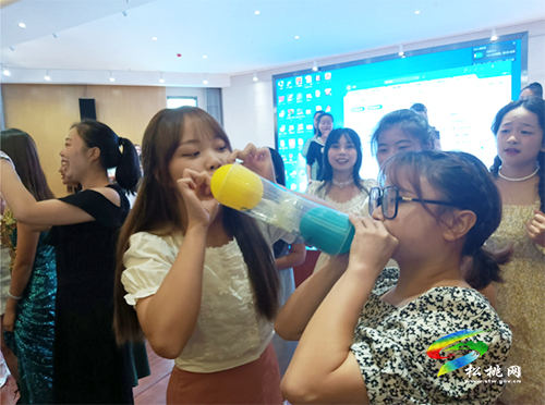 松桃實(shí)驗(yàn)幼兒園舉辦“賡續(xù)百年初心　擔(dān)當(dāng)育人使命”慶典活動(dòng)