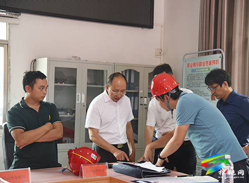 李榮來松桃督導(dǎo)檢查中秋國慶假期安全防范工作